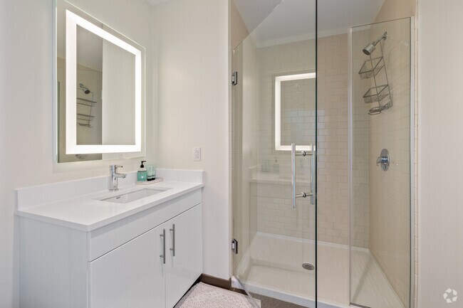 2BR, 2BA - 1,093SF