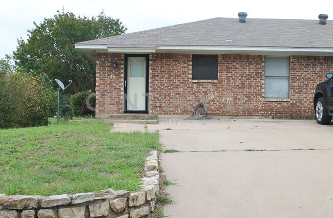 Photo - Adorable 2/1 Duplex in Weatherford For Rent!