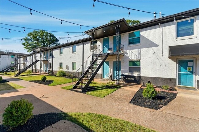 Photo - 558 College St Unit A-12