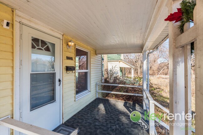 Photo - N Jefferson Duplex Unidad 1229