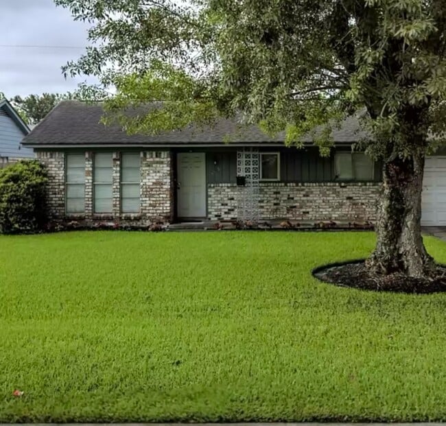 Building Photo - 4315 Woodmont Dr