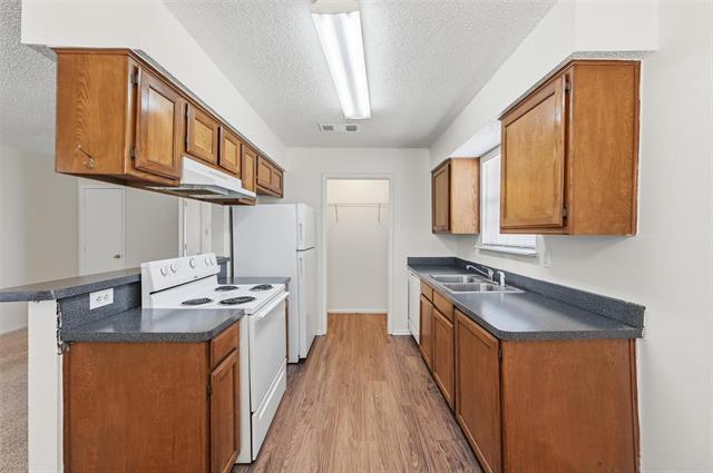 Photo - 504 Kings Way Dr