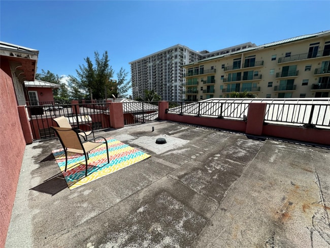 Photo - 3213 NE 5th St