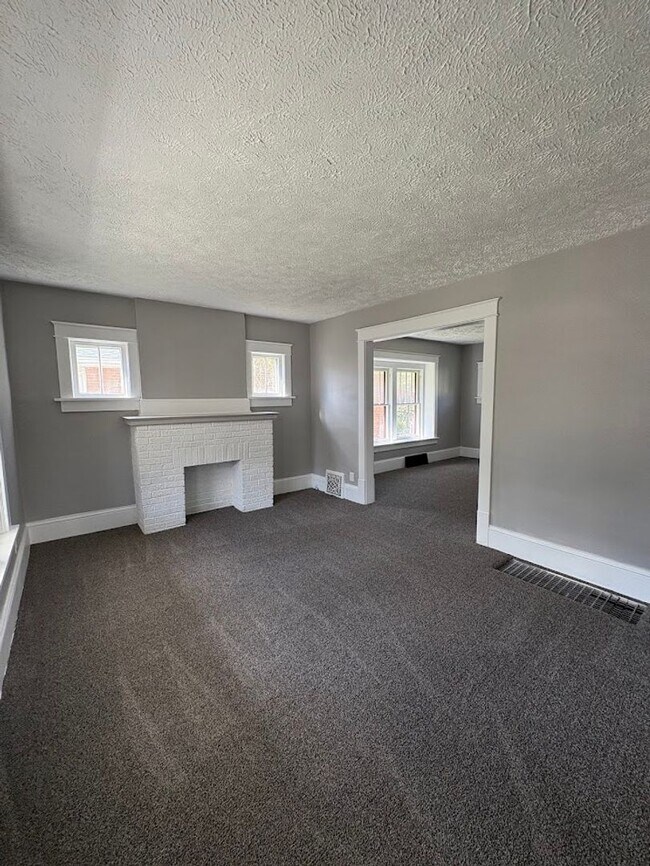 Photo - Four bedroom one bathroom home for rent