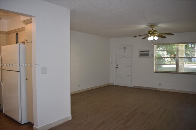 Photo - 5400 Hollywood Blvd Unit 4