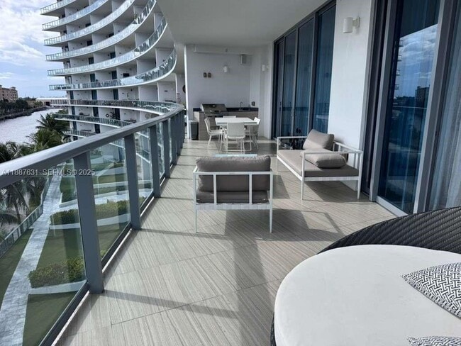 Photo - 3250 NE 188th St Unidad 408