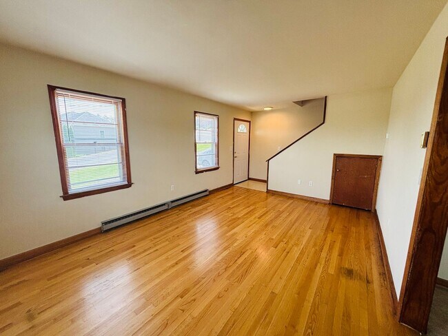 Photo - 575 Quesenberry St