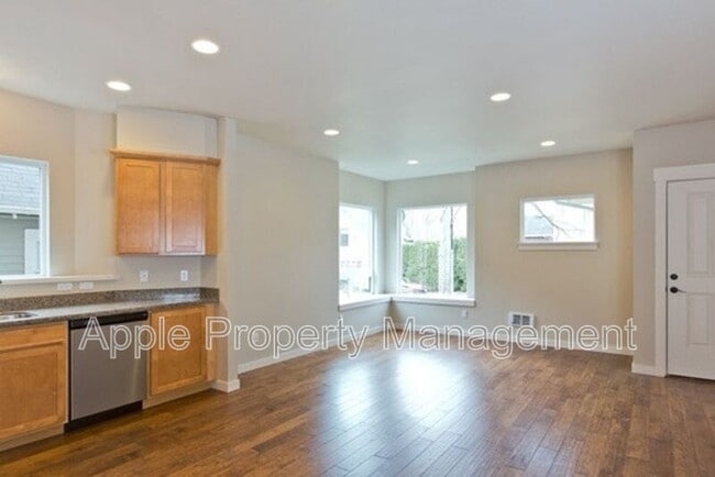 Photo - 556 1/2 Prospect St.