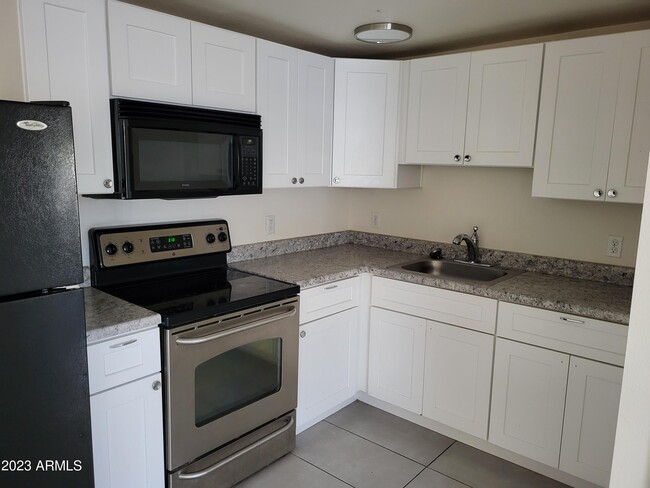 Building Photo - 1631 E Yale St Unit 7 Rental