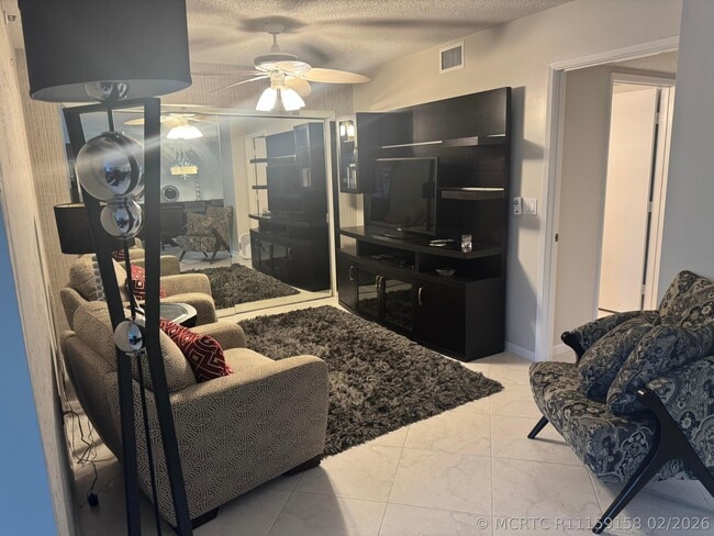 Building Photo - 14111 Royal Vista Dr Unit 404