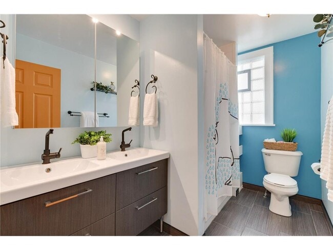 Photo - 144 8th Ave S Unidad Main Floor