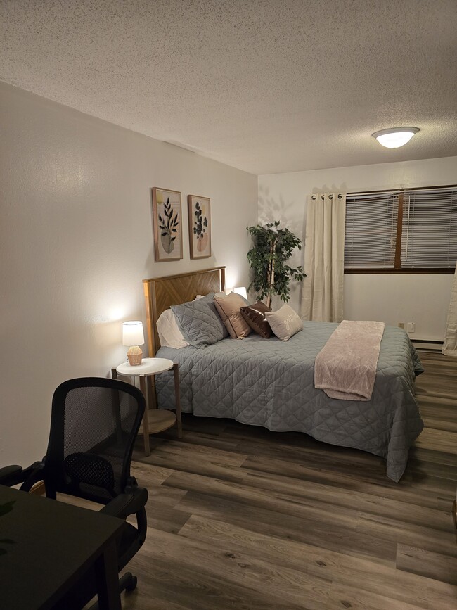 Building Photo - Elm Multiplex Unit 2