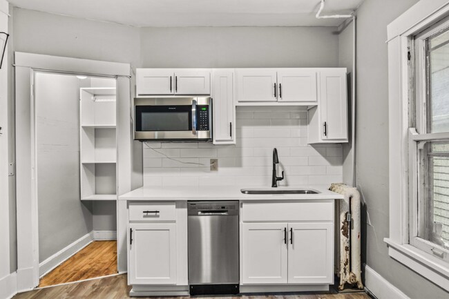 Photo - 933 Spaight St Unit 6