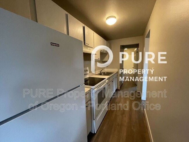 Building Photo - 18411 E Burnside St Rental