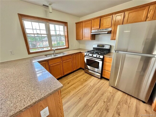 Building Photo - 327 W Post Rd Unit B Rental