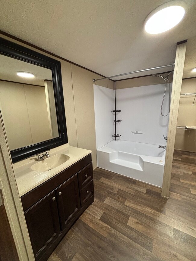 Master bath - 265 College St