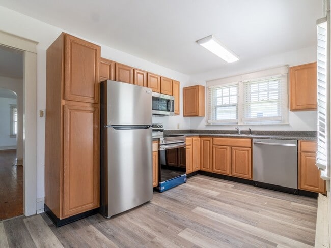 Building Photo - Year Round Cottage Close to Bethany Rental