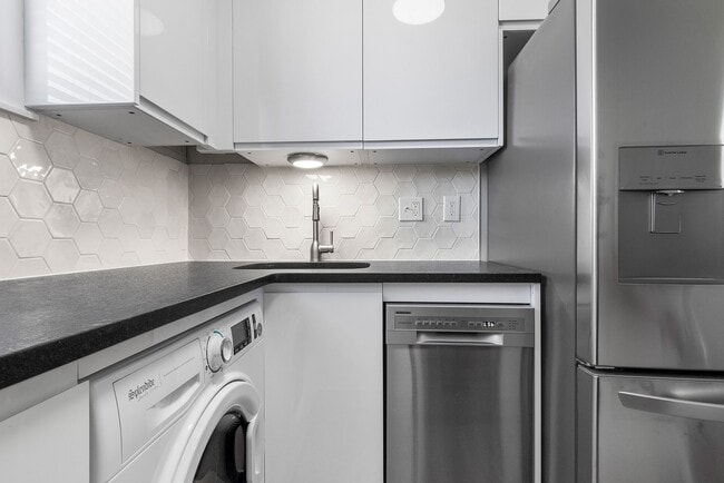 Photo - Taylor Street Towers