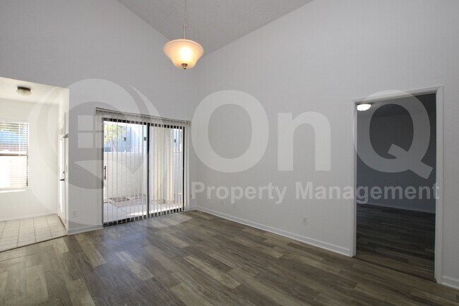 Photo - 850 S River Dr