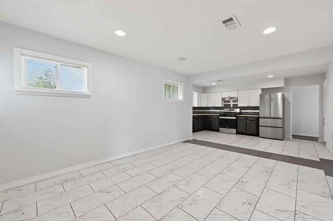 Photo - 5635 Belarbor St