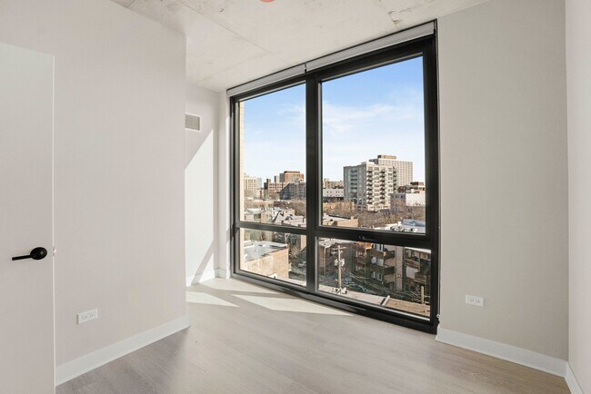 Photo - 4600 N Broadway Unit 311