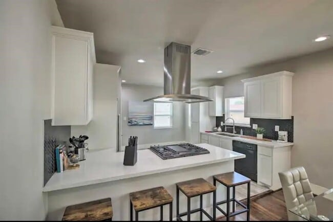 Photo - 5224 Leeland St