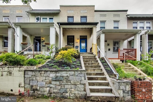 Building Photo - 1749 L St NE