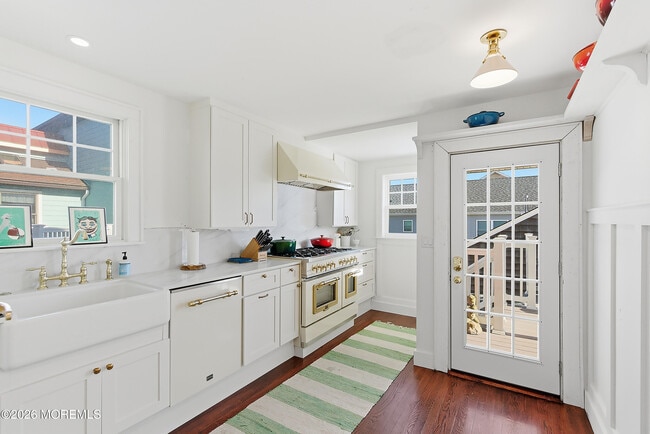 Photo - 600 N Bayview Ave