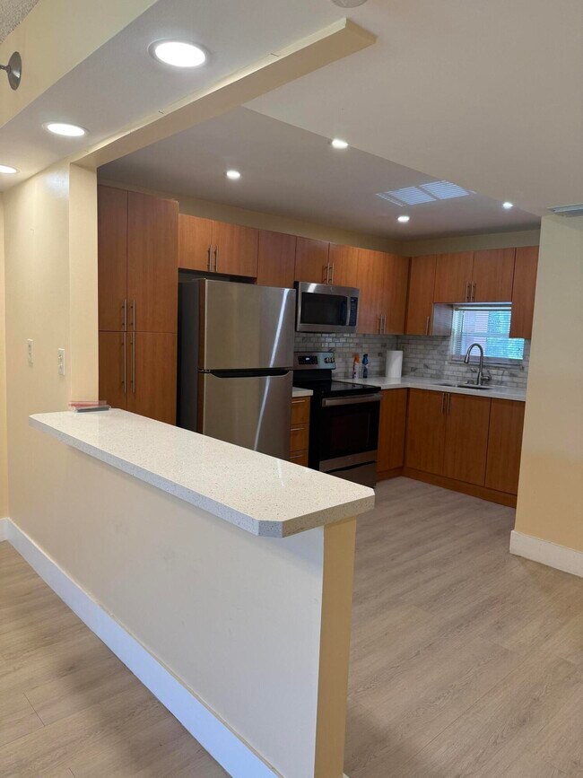 830 S Hollybrook Dr Unit 204