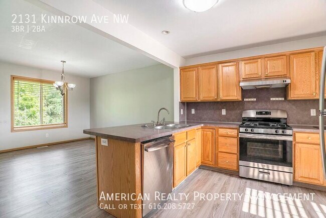 Photo - 2131 Kinnrow Ave NW