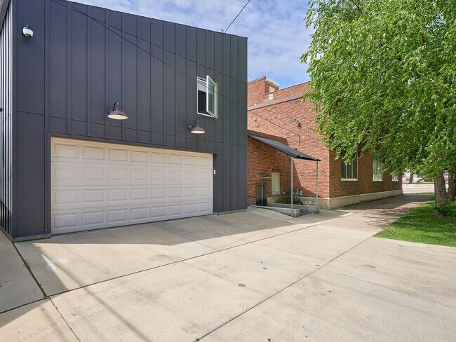 Photo - 1290 Snelling Ave N