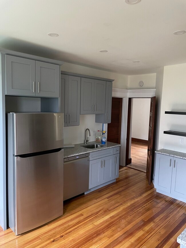 Photo - 24 Winthrop Ter Unit 1st Floor