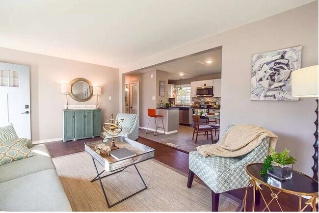 Photo - 1415 Hanover St