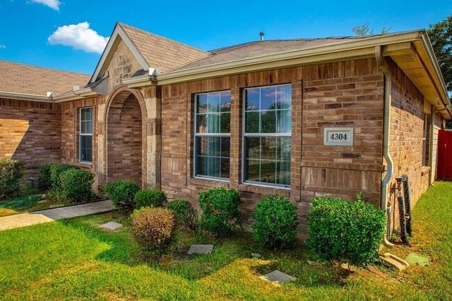 Photo - 4304 Fieldwood Dr House