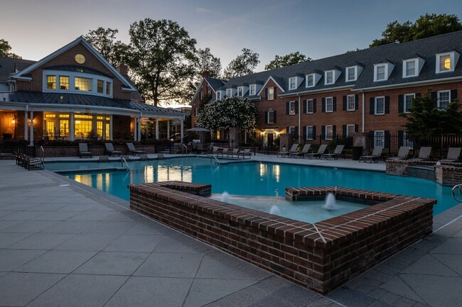 Malvern Manor apartment pool Richmond VA