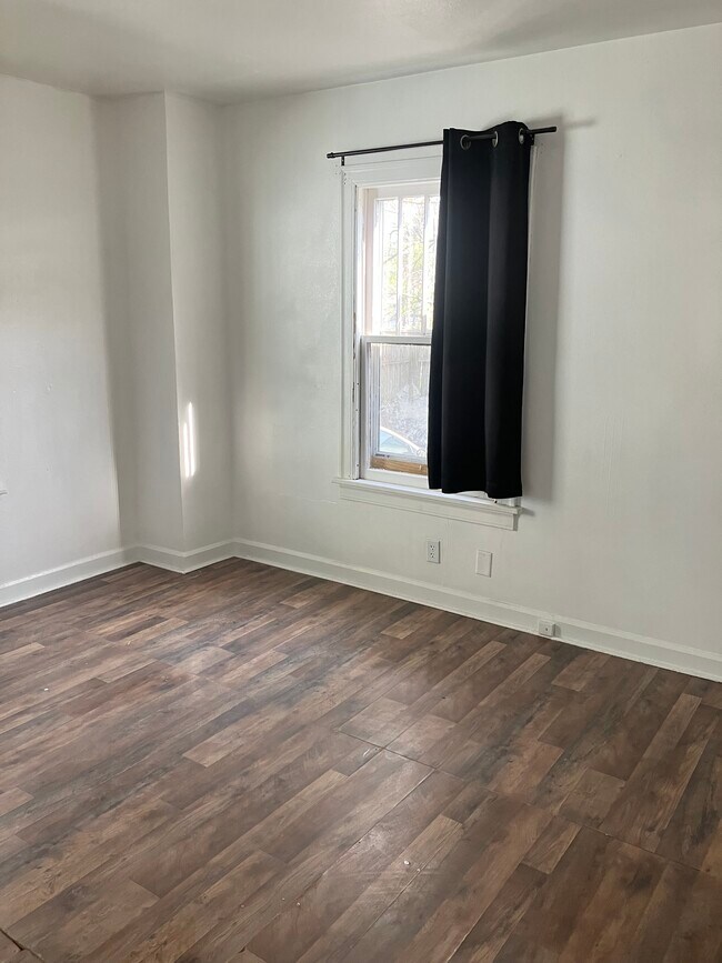 1st bedroom - 1200 E South St