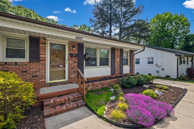 Photo - Charming Cul-de-Sac Ranch with Fenced Yard & Detached Garage – Move-In Ready!