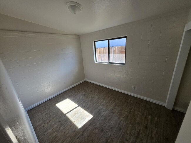 Photo - 124 9th Ave
