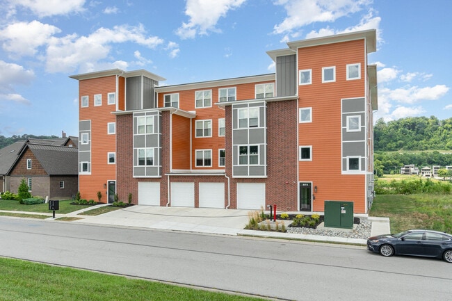 Building Photo - 617 Manhattan Blvd Unit 302