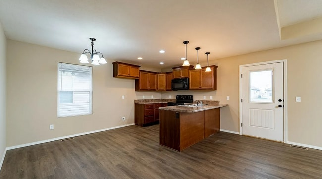 Photo - 3 Bedroom Rental Home In Springfield! Fenced in backyard!