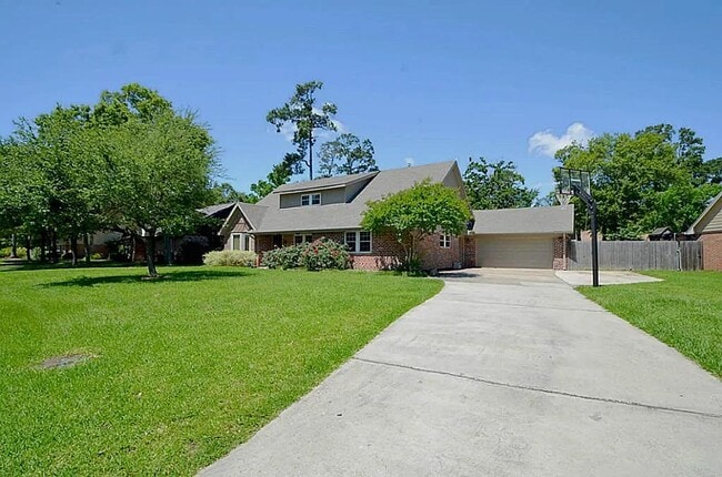 Building Photo - 3202 Bayou Dr