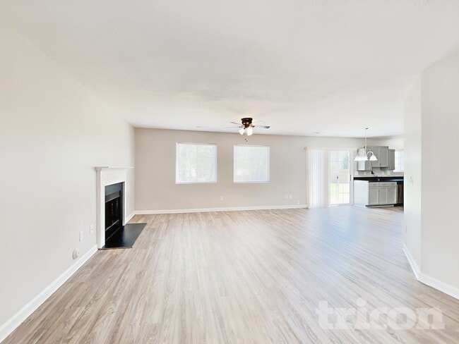 Photo - 1135 Edinburgh Dr