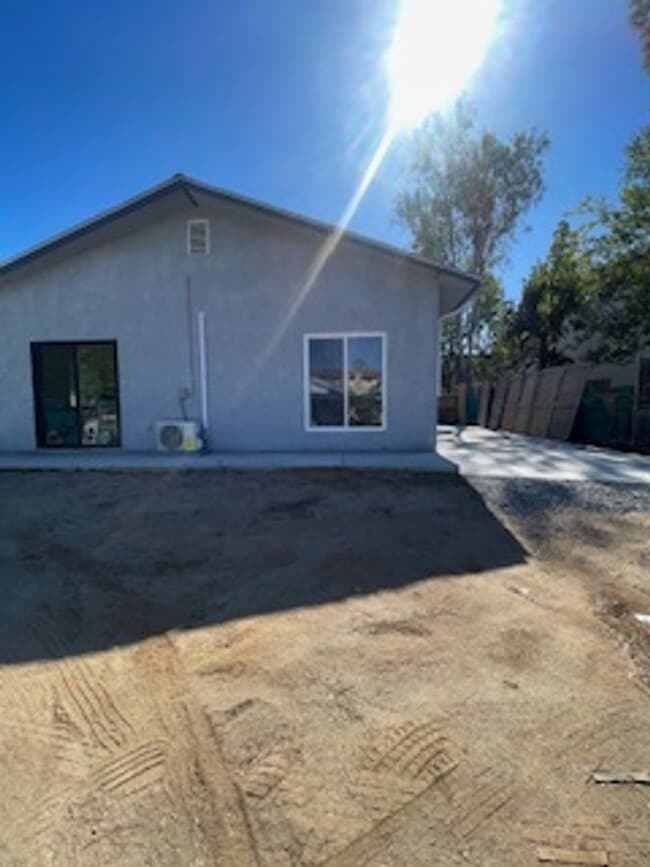Building Photo - 2 Bedroom house in La Mesa