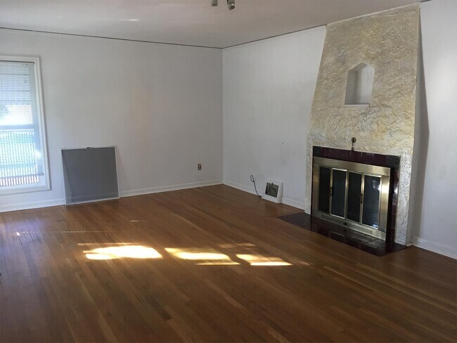 Photo - 1625 N Holman St