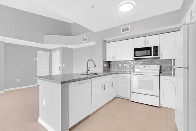 Building Photo - Modern Living in Miramar – 2 Bed/2 Bath Co... Unit 306 Rental
