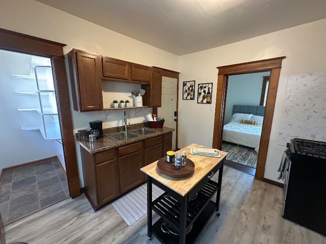 Photo - 888 Sherburne Ave Unit 2