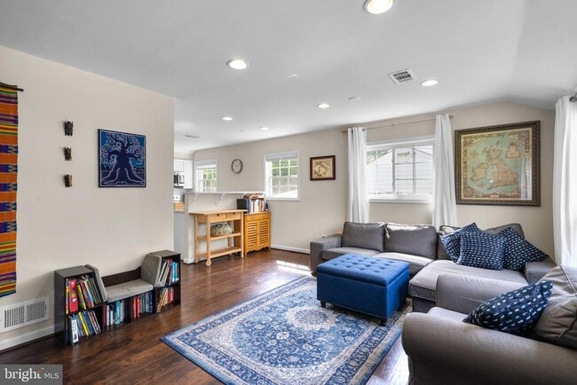 Building Photo - 12837 Flack St Rental