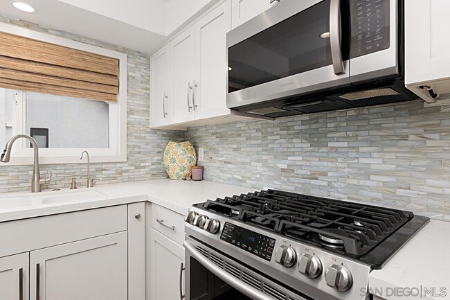 Photo - 542 Via De La Valle Townhome