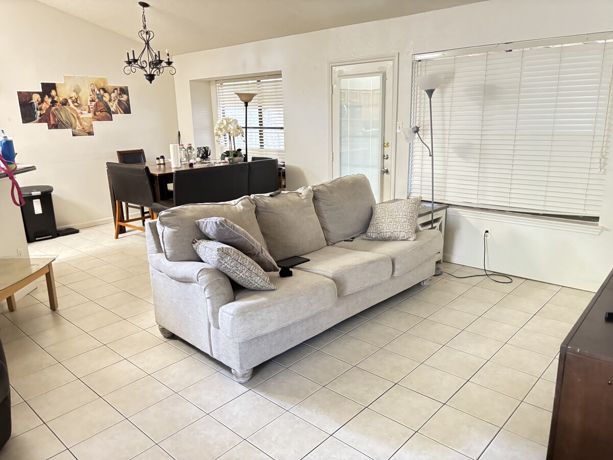 Pen living and dining. - 1605 Texas Oak Way