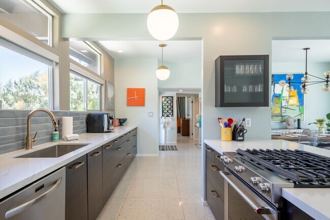 Photo - Luxury Mid Century Oasis in Palm Springs